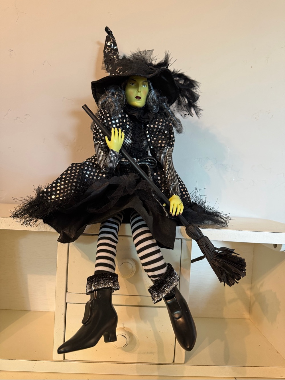 Classic Halloween Witch Figurine!